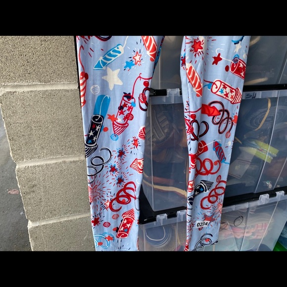 Lularoe Leggings Gray Red Fire Works Size One - Picture 7 of 13